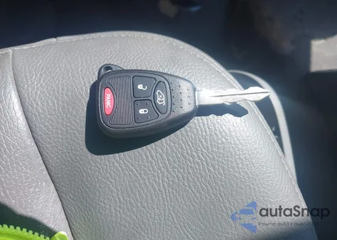 2005 Chrysler Town & Country Limited из США, поврежденный, VIN 2C8GP64L95R429294